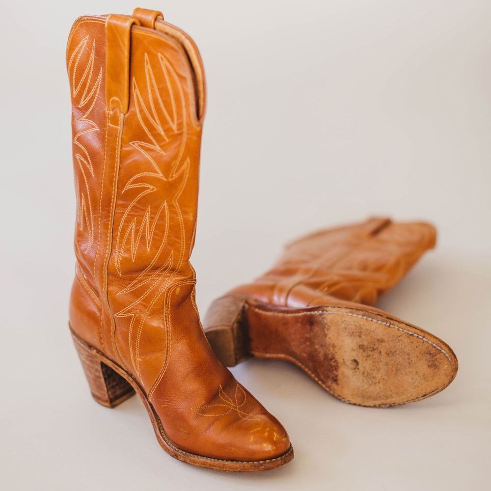 1970s Worn In Cowboy Boots - Picture 1 of 4